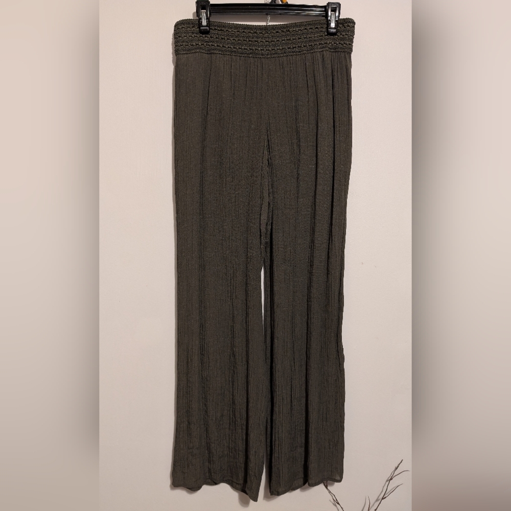 by & by Dark Olive Straight Leg Pants Women's Medium Like New